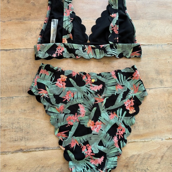 Victoria's Secret Bikini High Waisted Cheeky - Picture 5 of 9